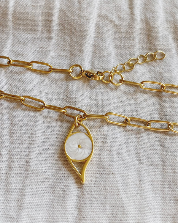 Pearly Eye Necklace