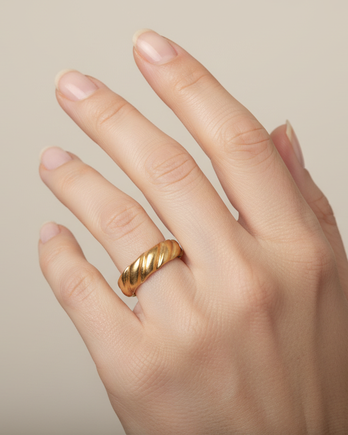 Ring 'Croissant Shaped'
