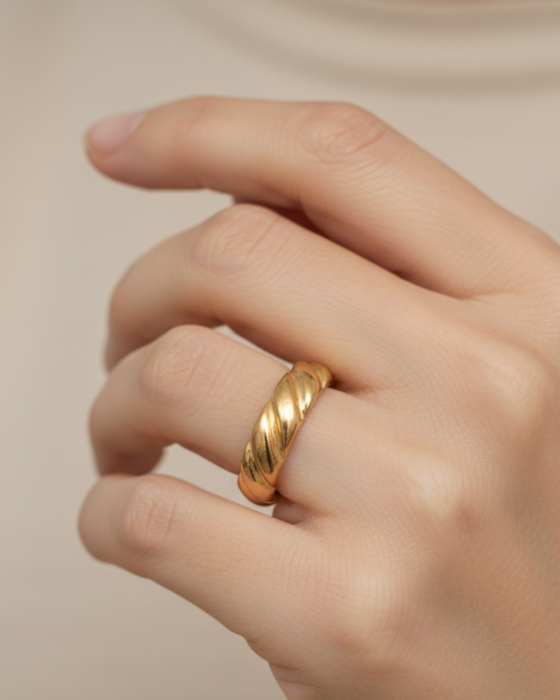 Ring 'Croissant Shaped'