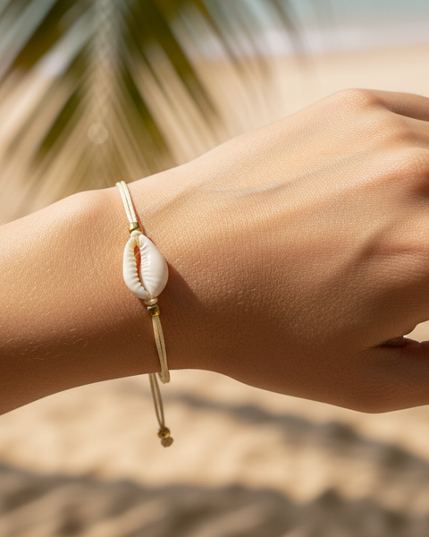 Feines Muschelarmband