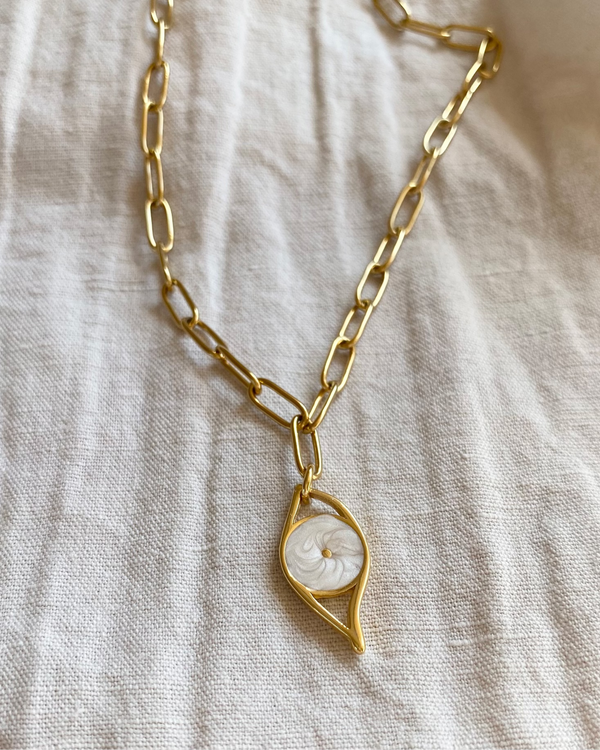 Pearly Eye Necklace