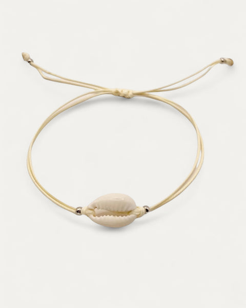 Feines Muschelarmband