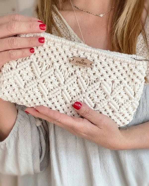 Coqueta Macrame Clutch