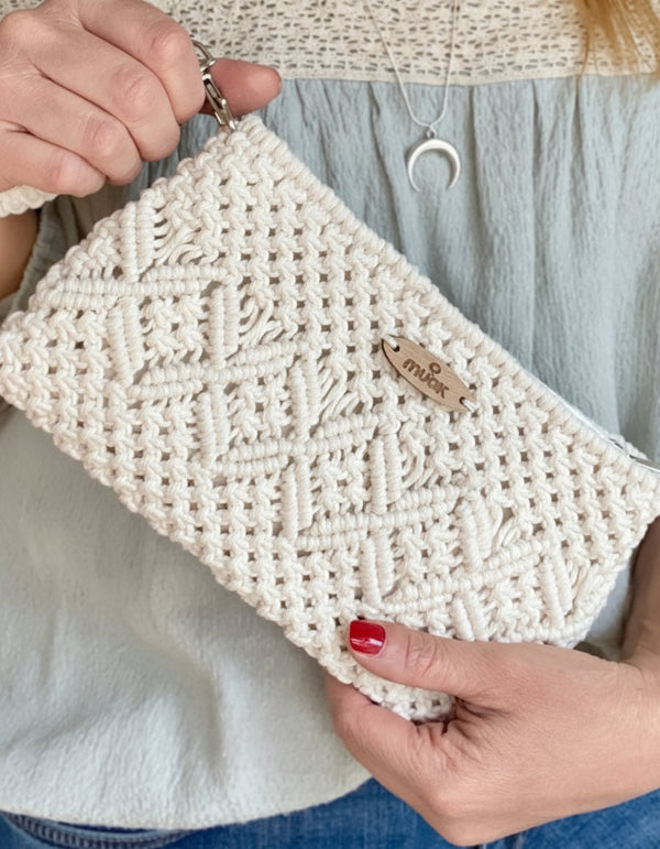 Coqueta Macrame Clutch